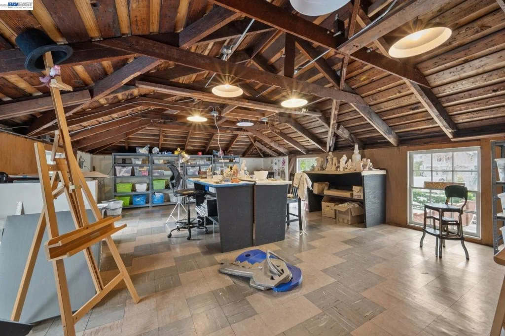 Photo of 1121 BAY STREET