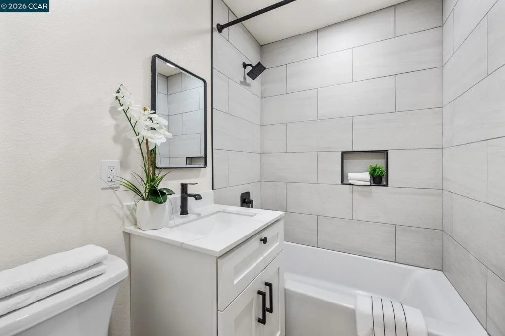Photo of 2697 Mayfair