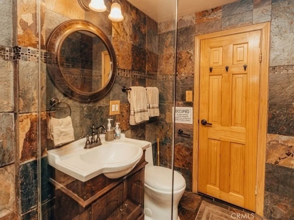 Photo of 437 Victoria Lane