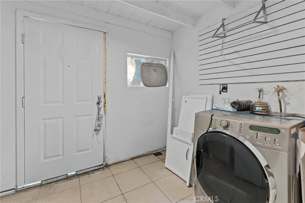 Photo of 1684 Broadway