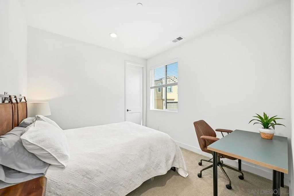 Photo of 1156 E Cove Pl.