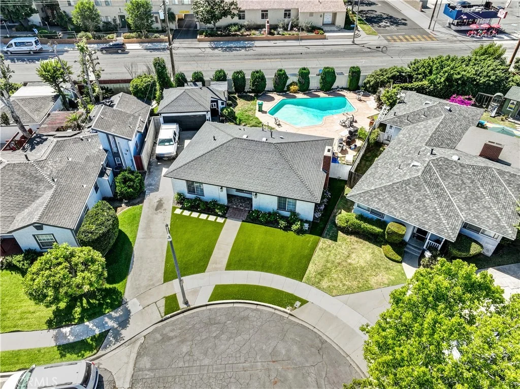 Photo of 3965 N Marshall