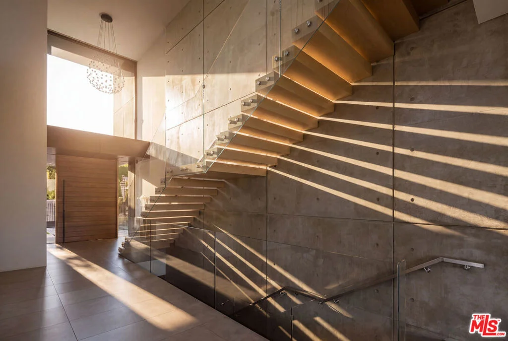 Photo of 1140 Summit Drive