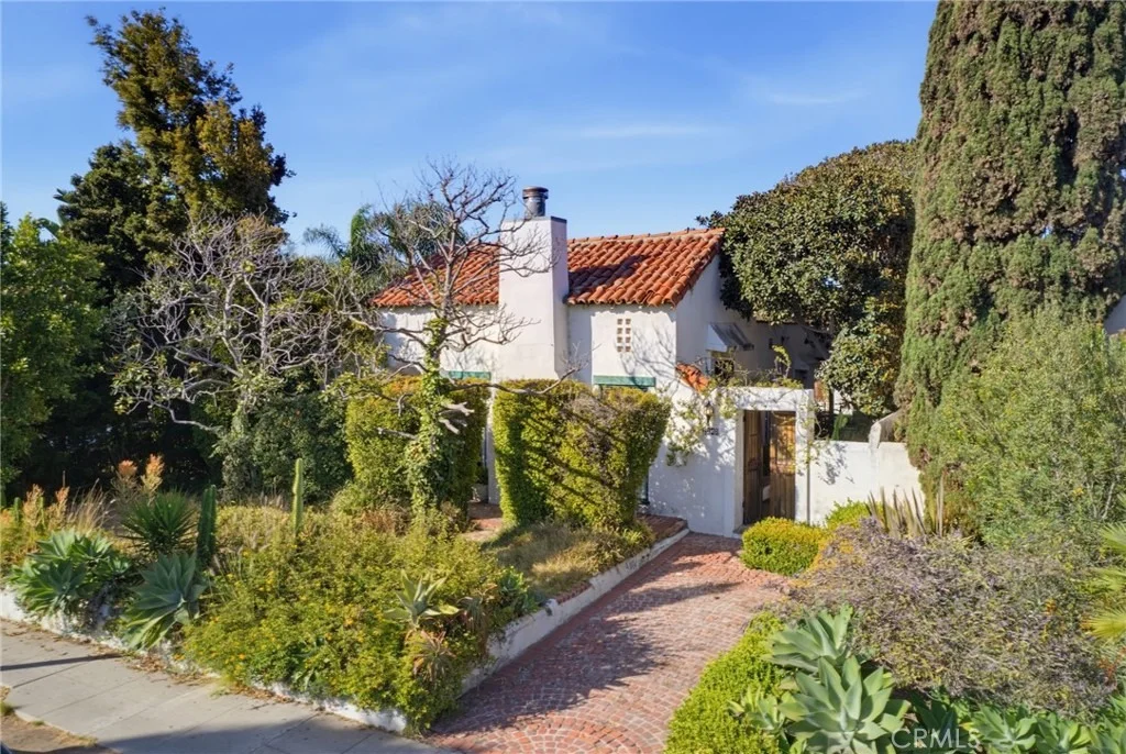 Photo of 2243 Cloverfield Boulevard