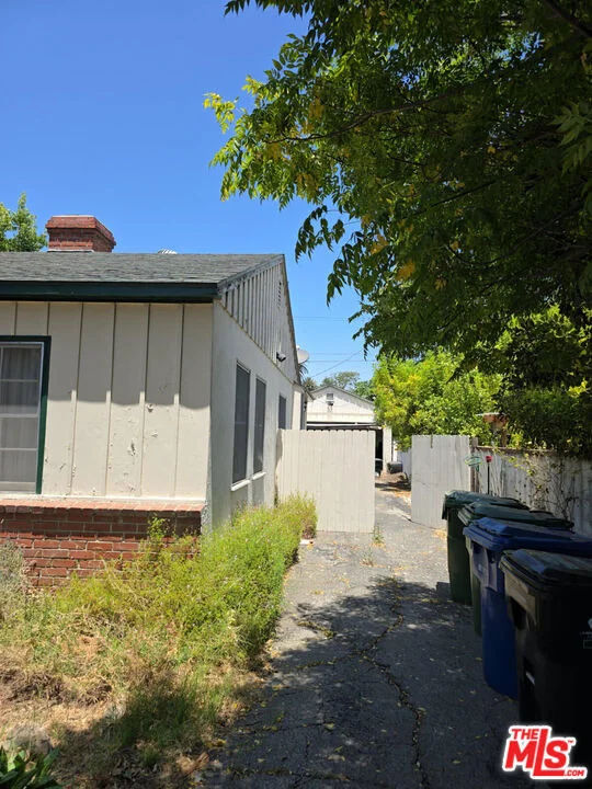 Photo of 14137 Hamlin Street