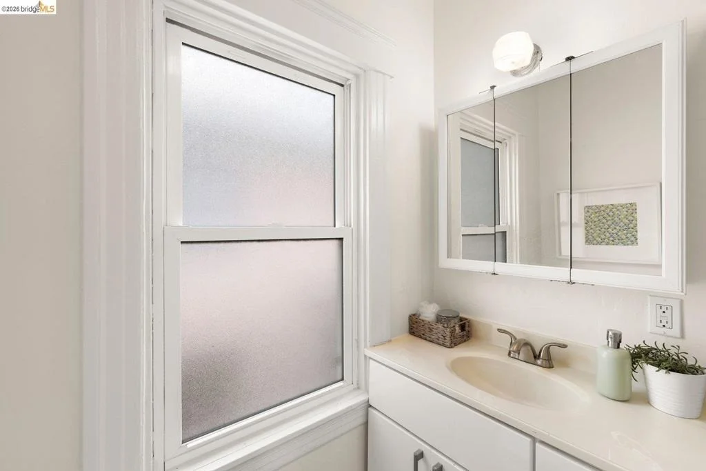Photo of 2633 Regent St