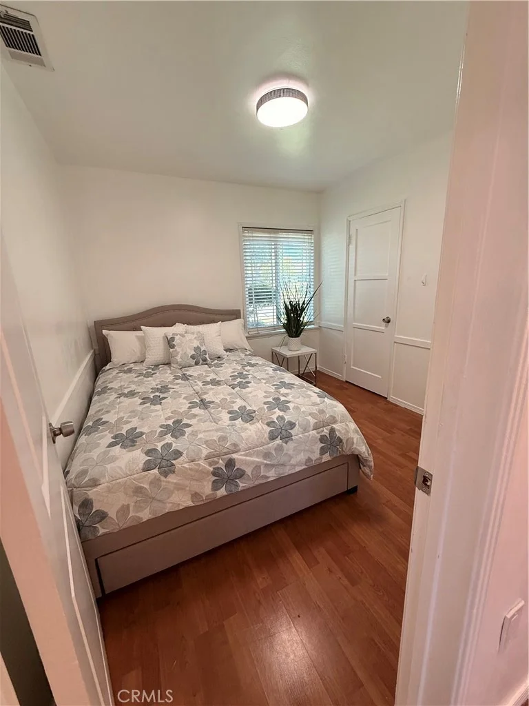 Photo of 9714 Paramount