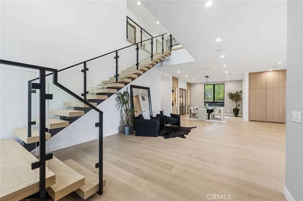 Photo of 4331 Alonzo