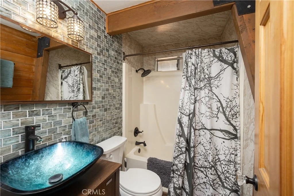 Photo of 445 Elysian Boulevard