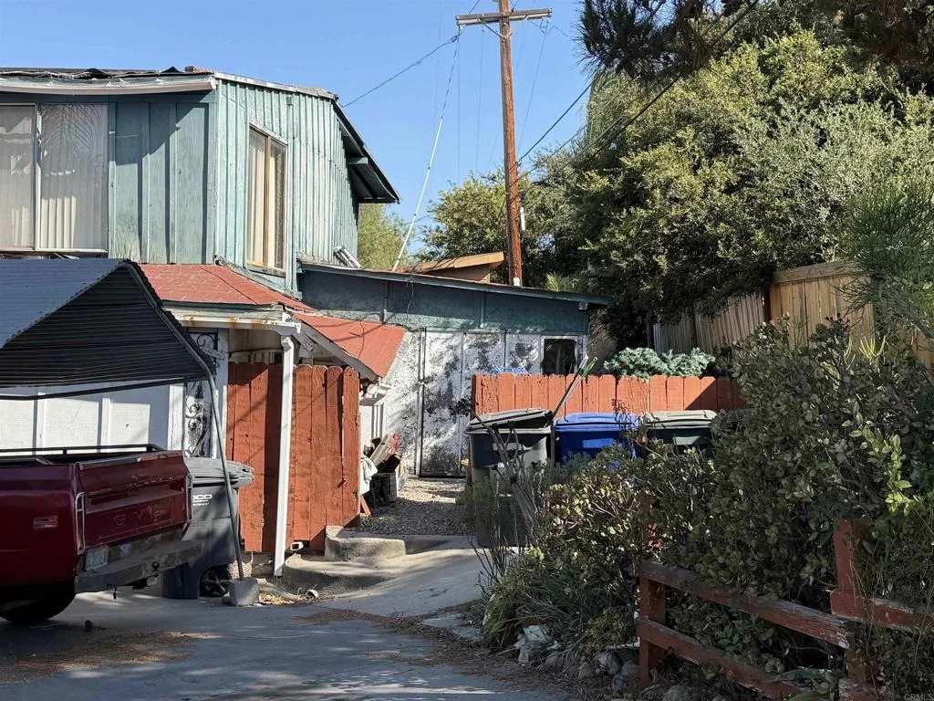 Photo of 400 Silvery Lane