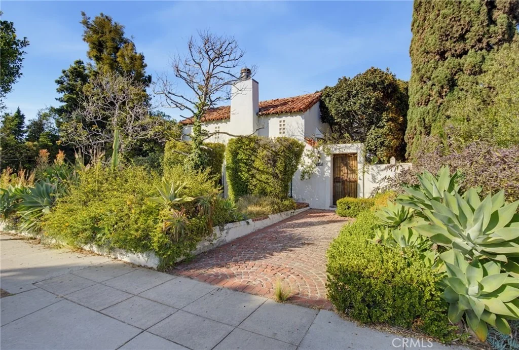 Photo of 2243 Cloverfield Boulevard