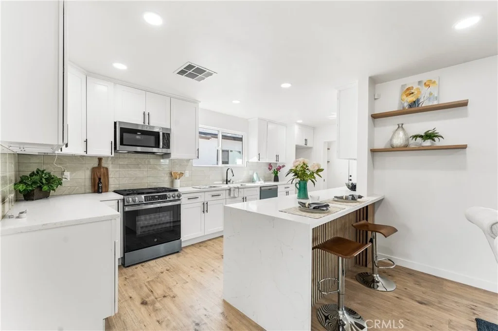 Photo of 8908 8910 Lev Avenue