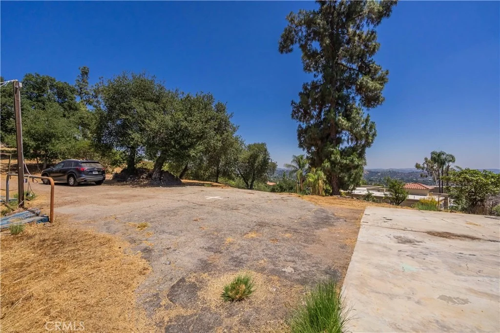 Photo of 947 N Glendora Avenue