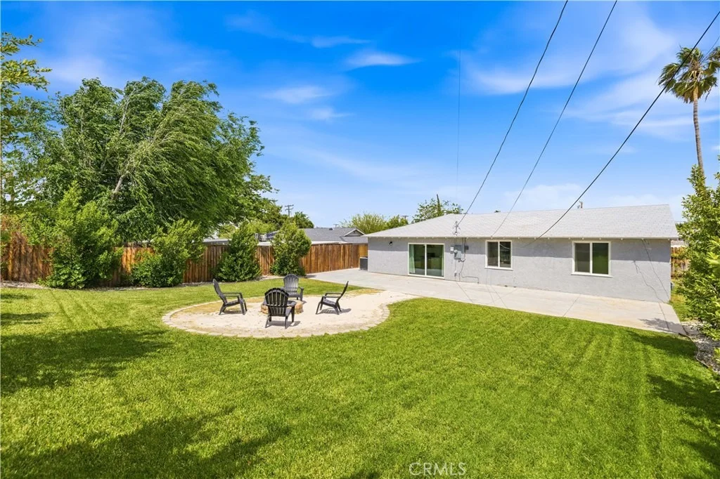 Photo of 37521 Larkin