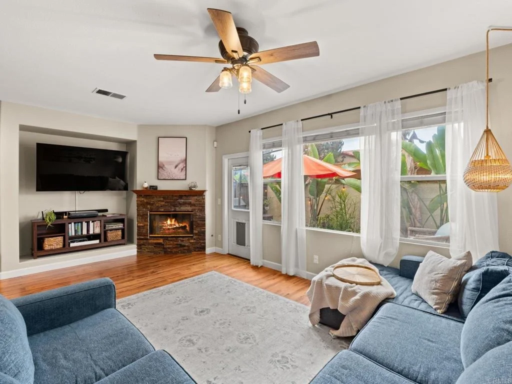 Photo of Unit 4 at 625 Sumner Way