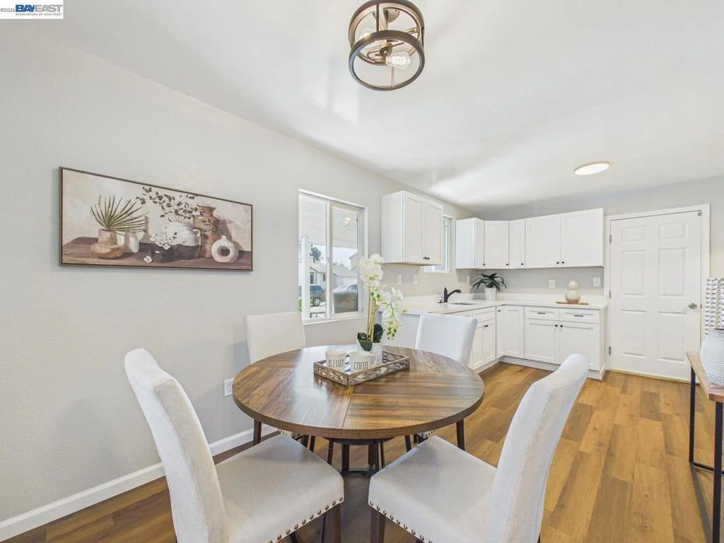 Photo of 2609 Macarthur Ave