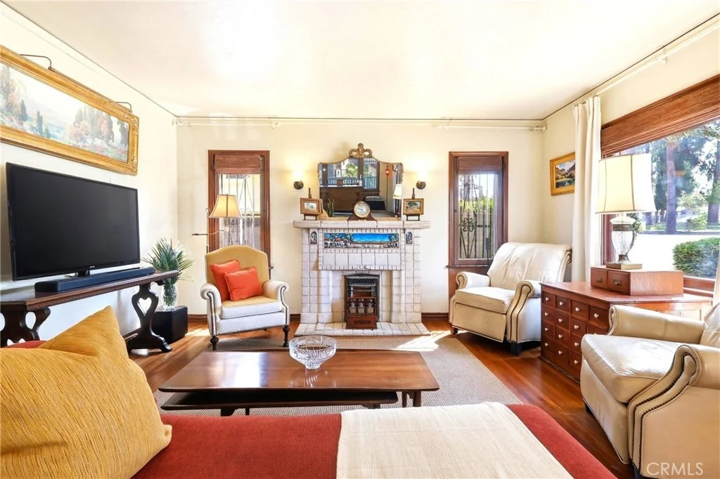 Photo of 18 W Cypress Avenue