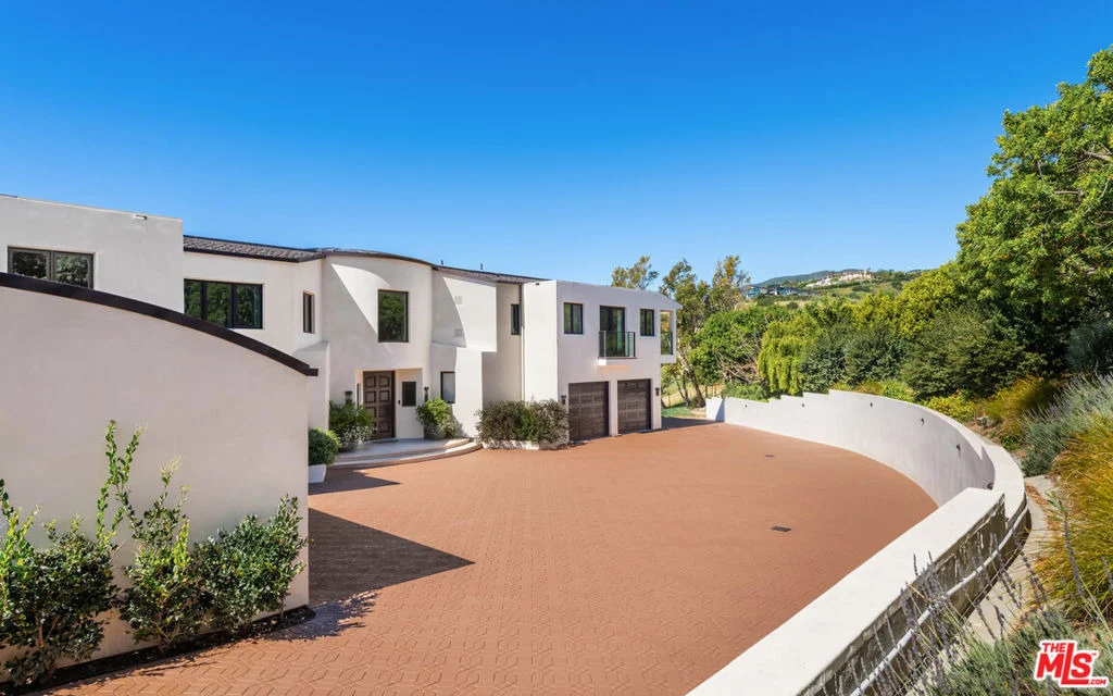 Photo of 27445 Winding Way