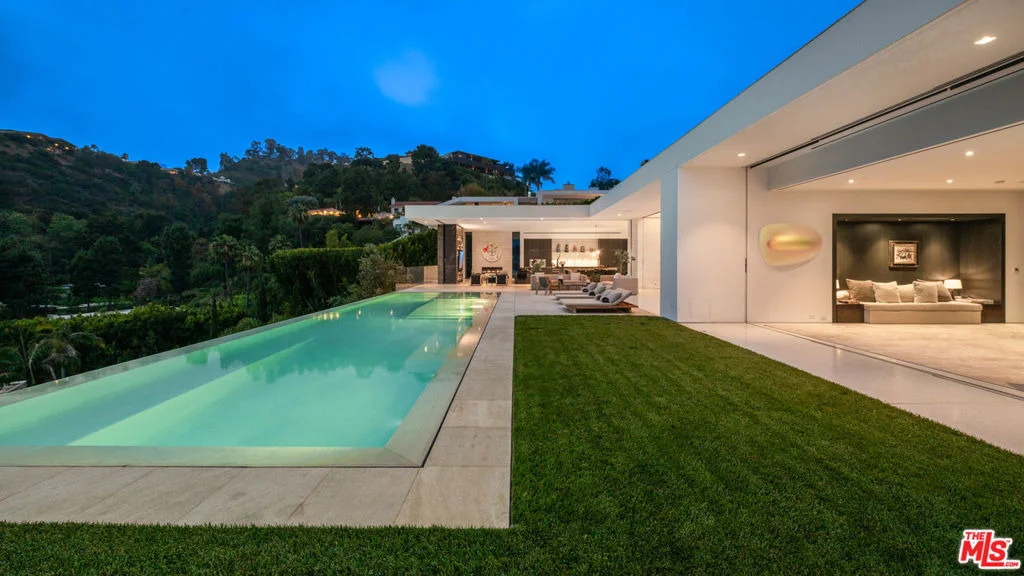 Photo of 9265 Robin Drive
