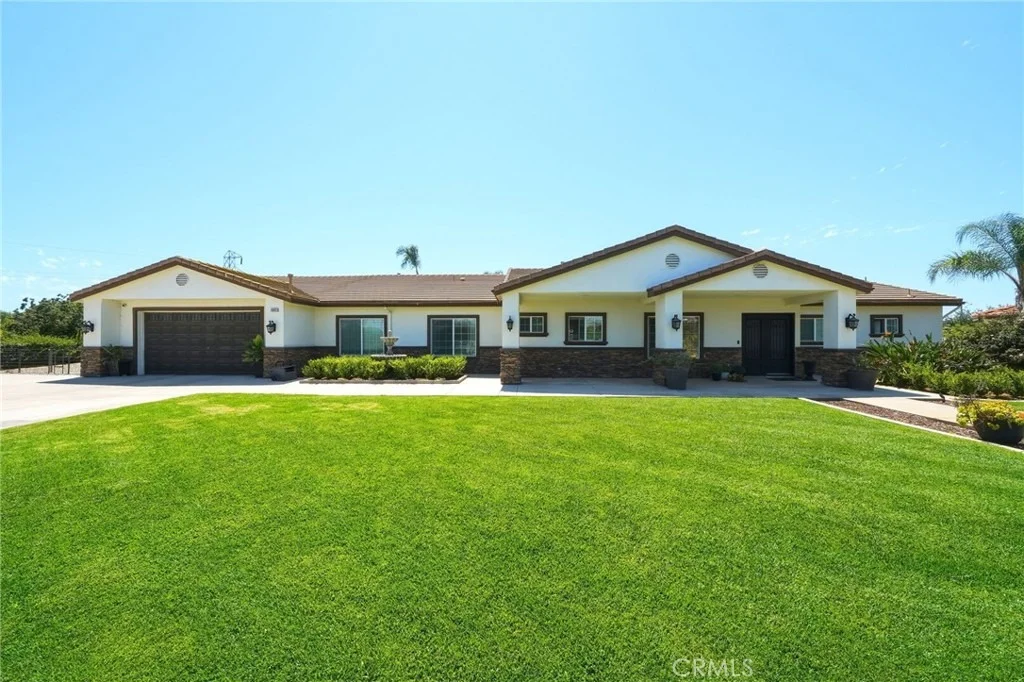 Photo of 5685 Oak Tree Cir