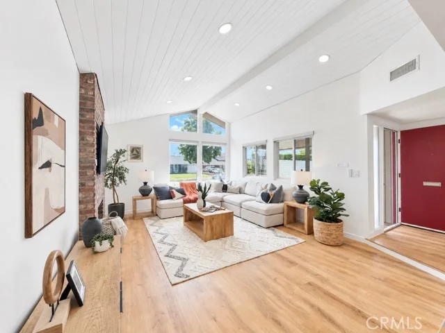 Photo of 1517 E Riverview