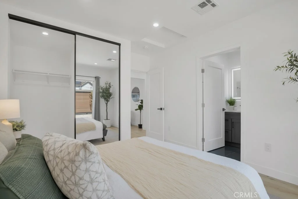 Photo of 2115 W Clark Avenue