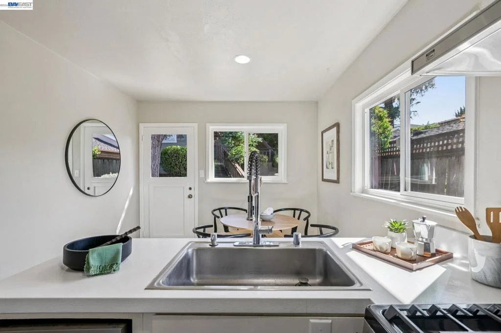 Photo of 2452 Potomac St