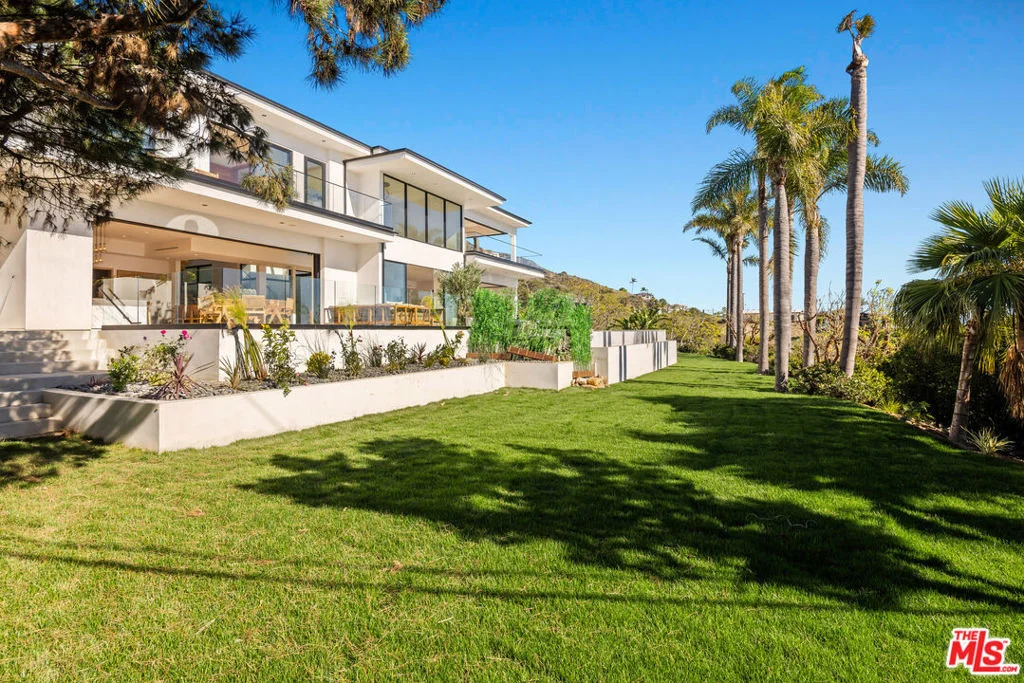 Photo of 4732 Avenida Del Mar