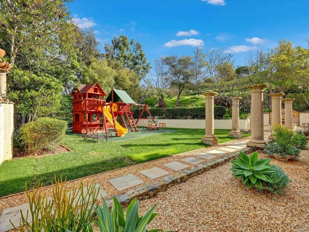 Photo of 17839 La Amapola