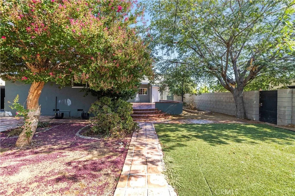 Photo of 18600 Gilmore Street