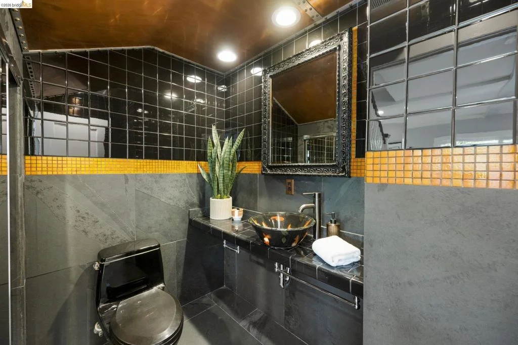 Photo of 683 Mandana Blvd.