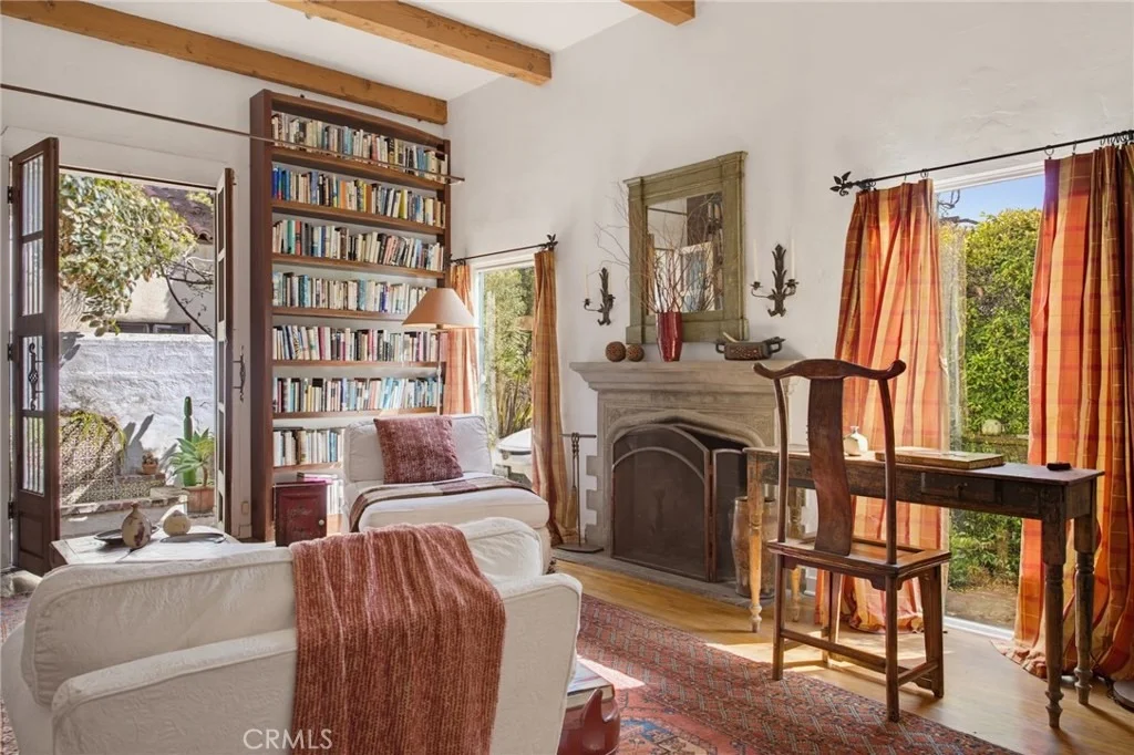 Photo of 2243 Cloverfield Boulevard