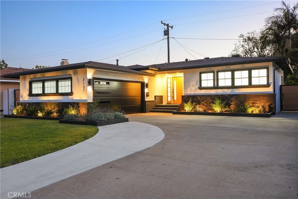 Photo of 2137 Ostrom