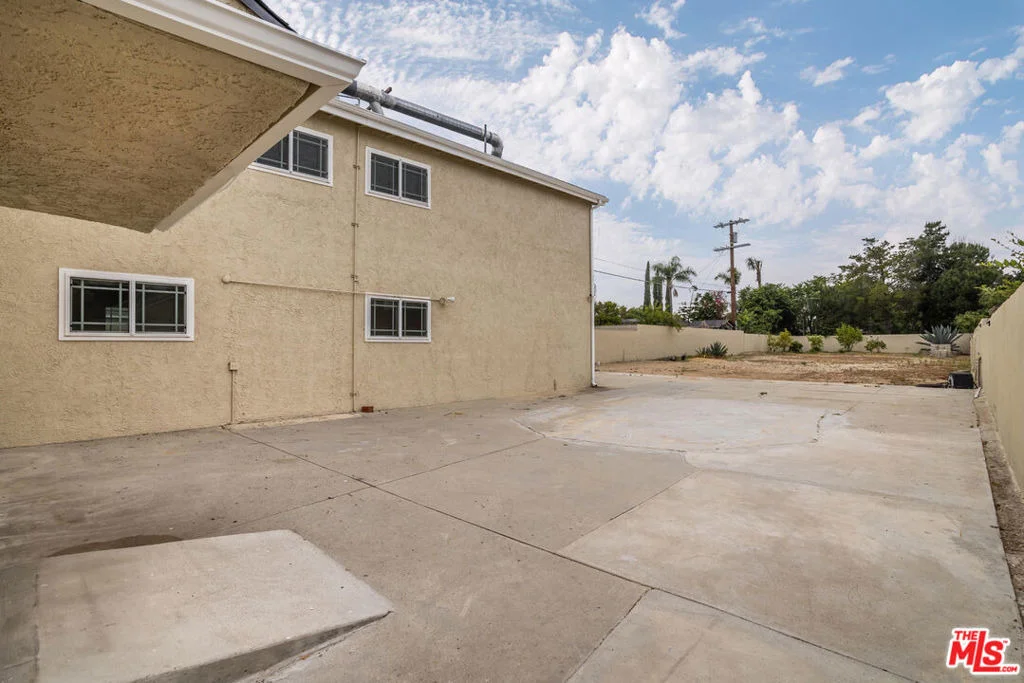 Photo of 10741 Stagg Street