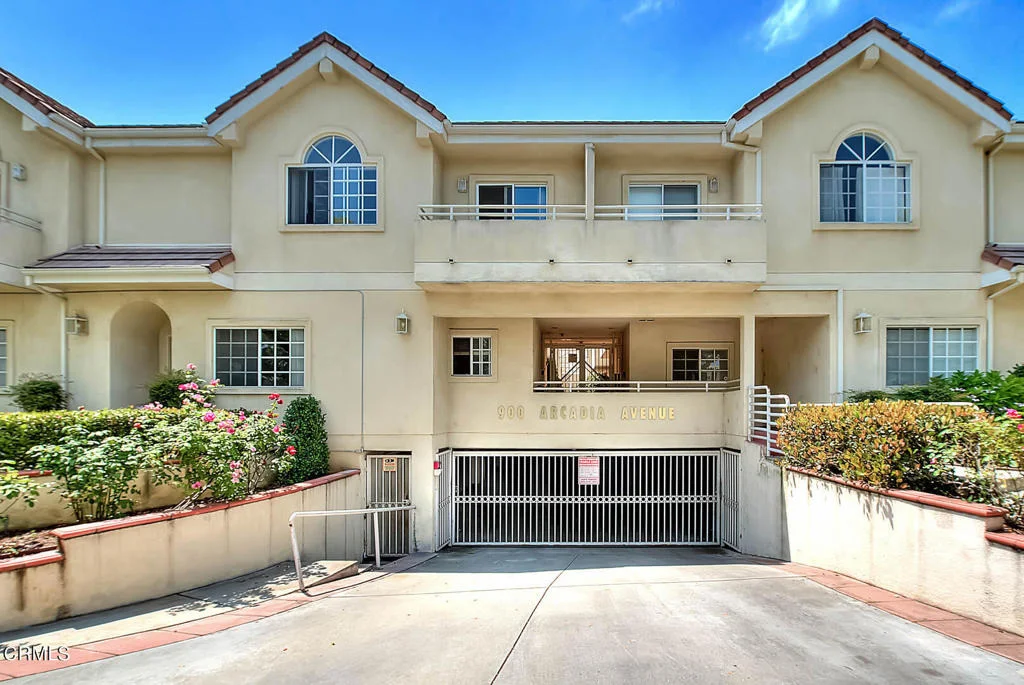 Photo of Unit 5 at 900 Arcadia Avenue