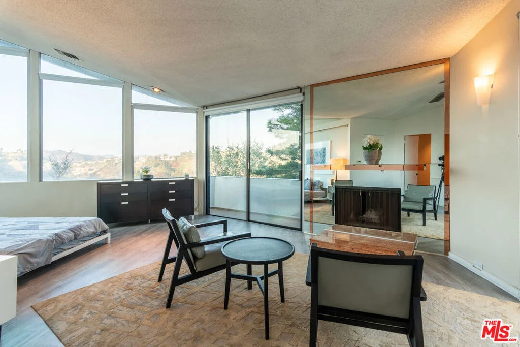 Photo of 960 Stradella Road