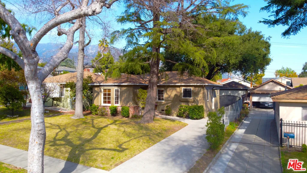 Photo of 1444 N Hill Avenue