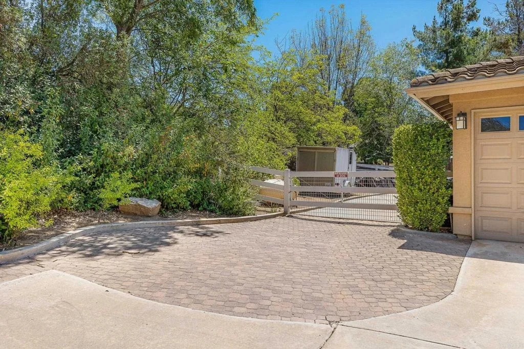 Photo of 2445 Southern Oak Road