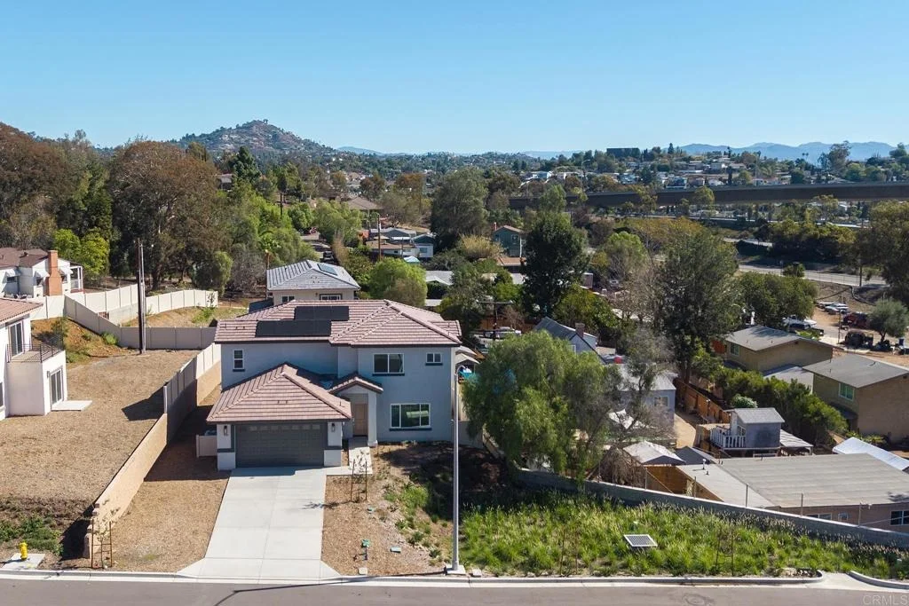 Photo of 3900 Rojo Tierra