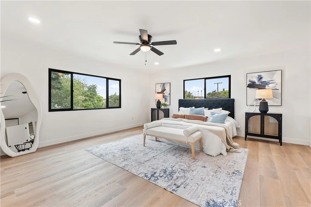 Photo of 4922 Columbia