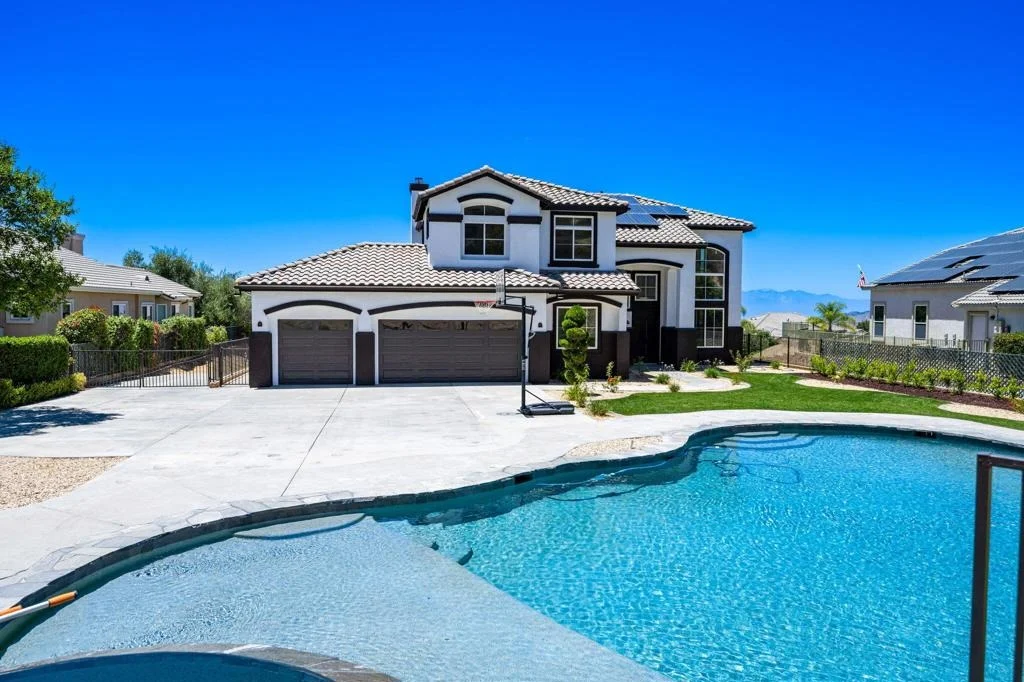Photo of 13435 Canyon Crest Road