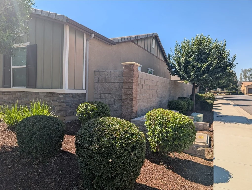 Photo of 26439 Redoak Street
