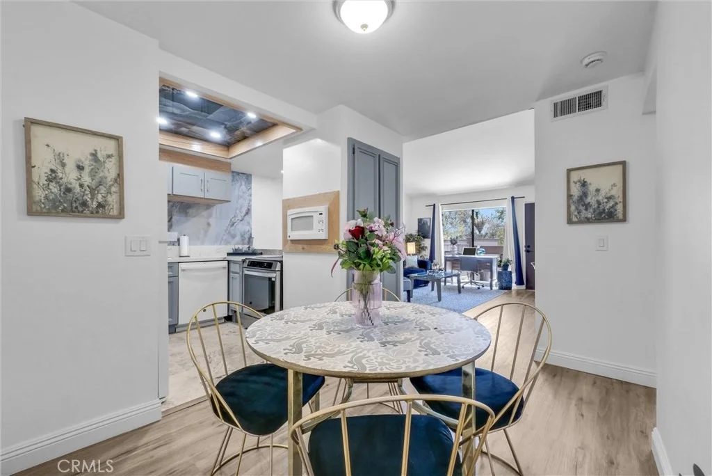 Photo of Unit 10 at 3062 Associated