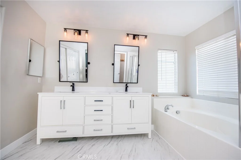 Photo of 26599 Opal