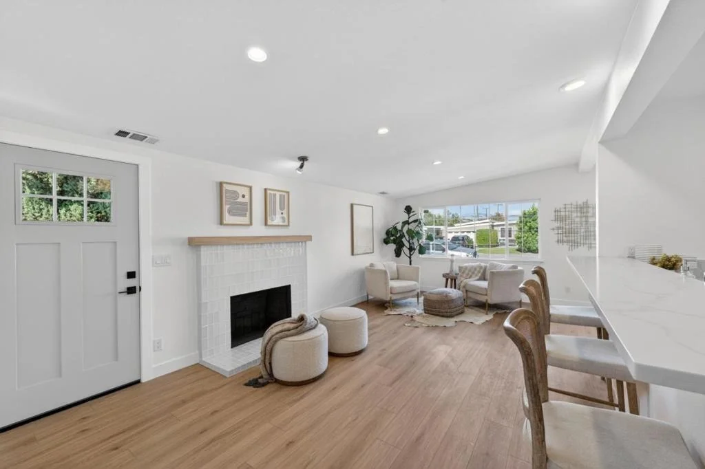 Photo of 944 White Drive