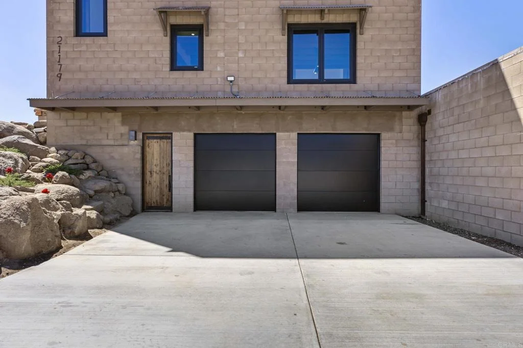 Photo of 21179 Sutherland Dam Road