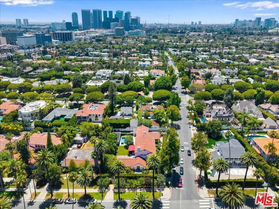 Photo of 523 N Beverly Drive