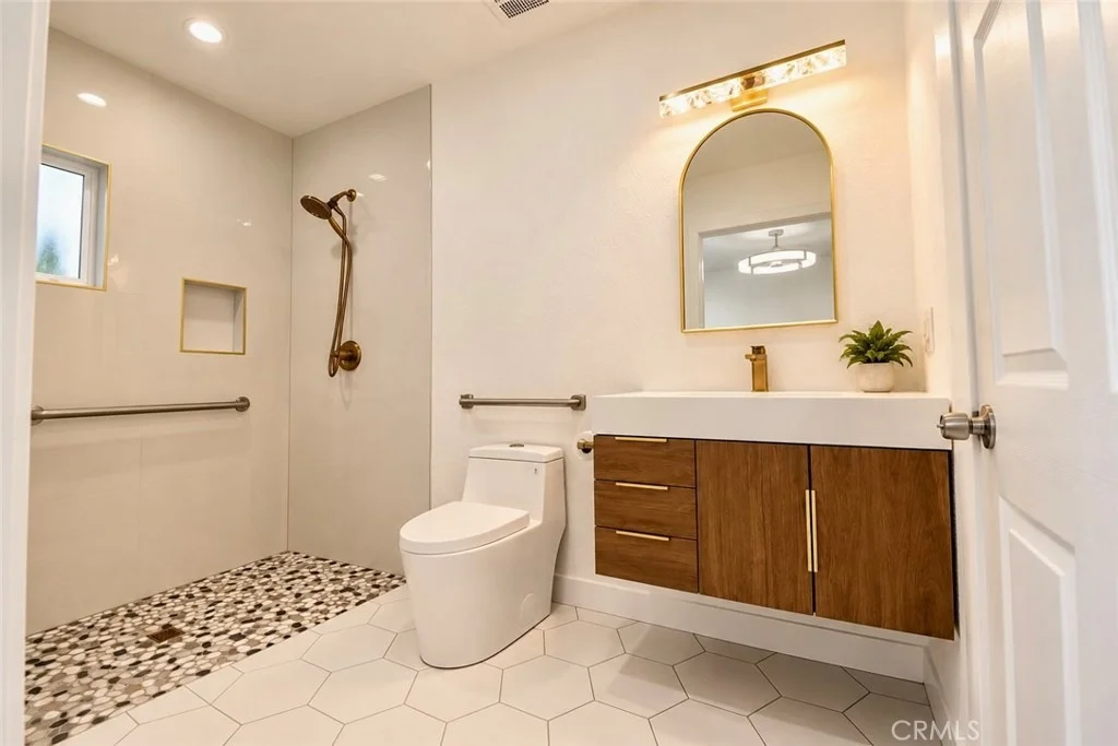 Photo of 17841 Collins