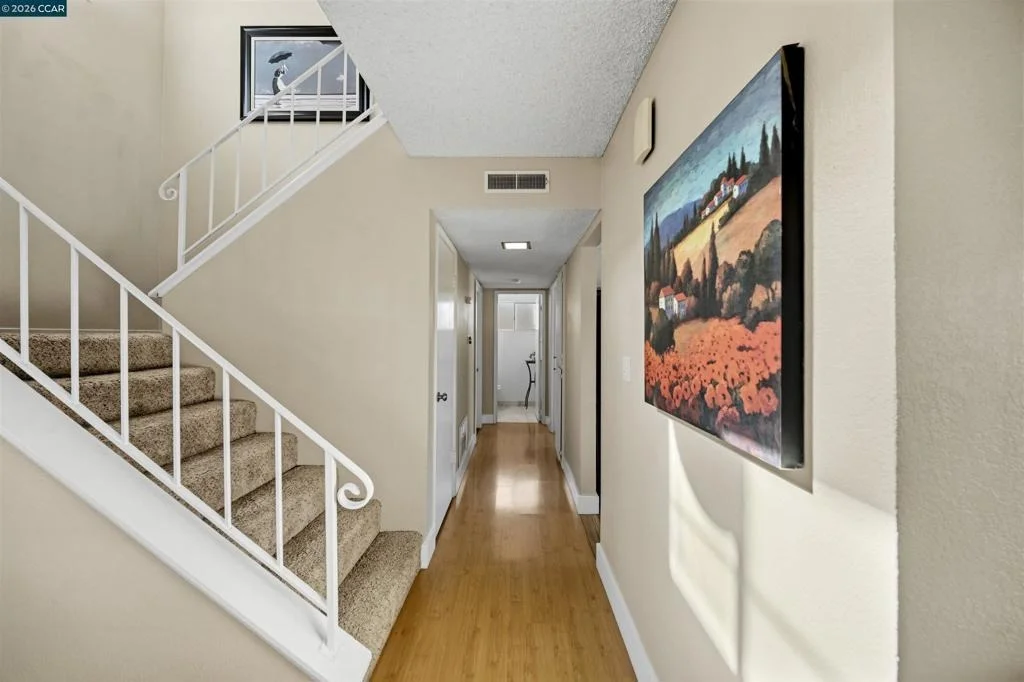 Photo of 120 Serpentine Ct