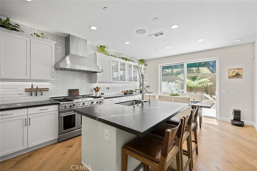 Photo of 4689 Holly Avenue